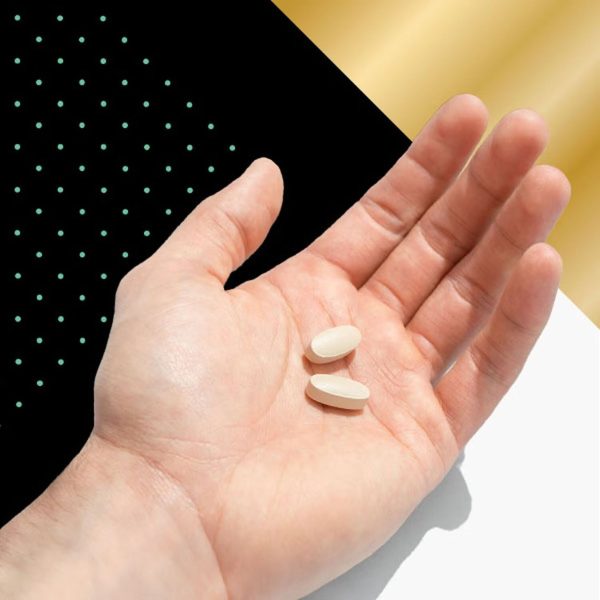 206322 gnc megamen 50plus multivitamin ebc thumbnails 05 pillshand 1.jpg